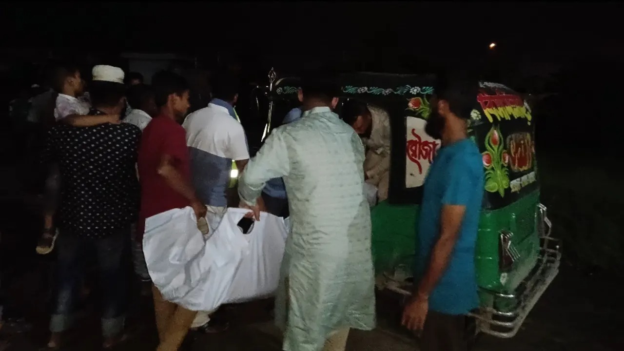 ত্রিমুখী সংঘর্ষে নিহতের সংখ্যা বেড়ে ৫